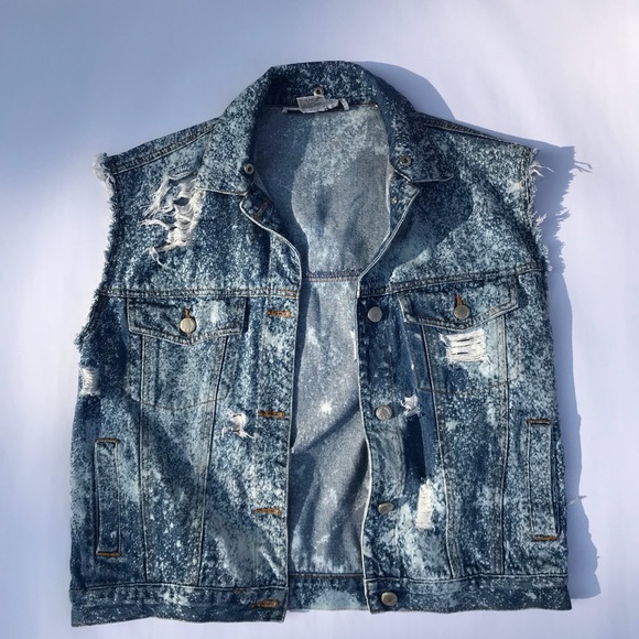 Adrienne Vittadini Petites Bleached Denim Vest - Picture 6 of 7